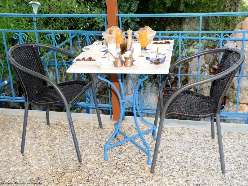 Paraskevas Boutique Hotel Tiros Exterior photo